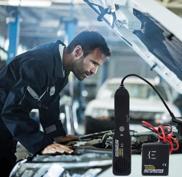 Automotive circuit detector, automotive repair tool, for tracing cables or wires